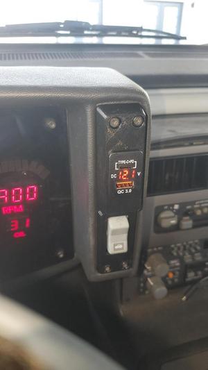Pontiac Fiero USB PORT on right side of instrument cluster.  USB ports listed in description and photo's.