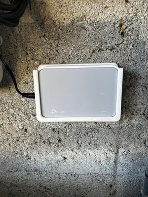 TP-LINK Wallmount  TL-SF1005D