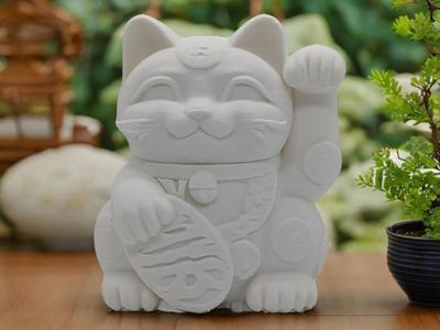 Lucky Charm – Maneki Neko Statue