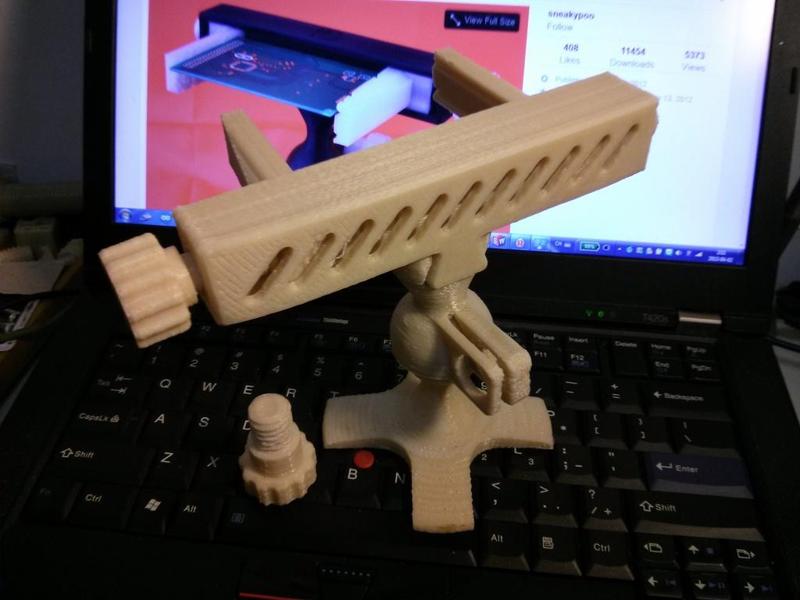 Fully printable PCB vise without glue or screw.