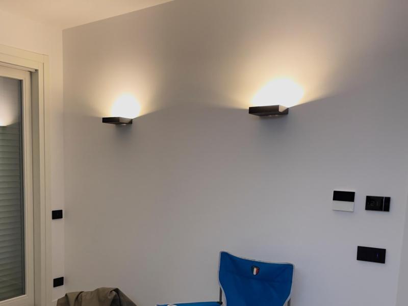 Wall sconce