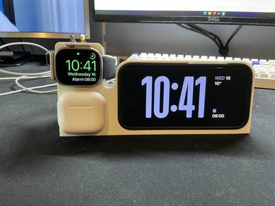 iPhone 15 Pro, Apple Watch Ultra and Airpods 4 Magsafe Charging Dock