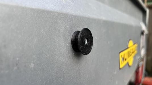 Trailor fastening button / Anhänger Netzbefestigung