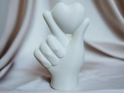 Heart Gesture Sculpture–Minimalist Elegance in 3D