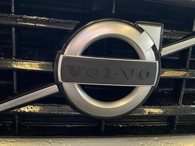 volvo v40 front badge logo