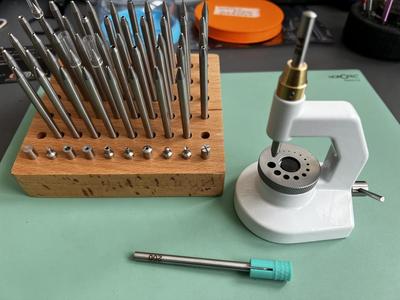 Punch Grabber / holder for staking set 