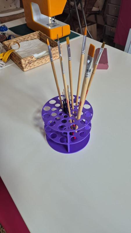 Round brush holder