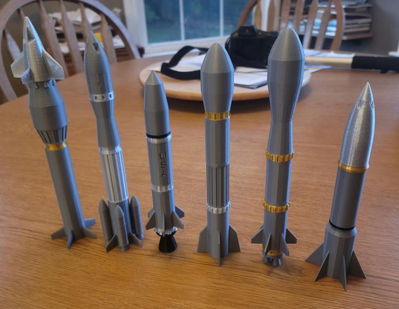 Modular toy rocket v2 - Mix and Match!