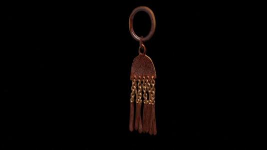 Han Dynasty "swaying-leaf" gold earrings  (206 BCE to 220 CE)  漢代金摇叶耳饰
