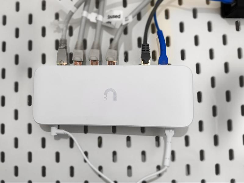 Ubiquiti USW Ultra Switch – SKÅDIS Mount