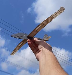 Glider (hand thrown)