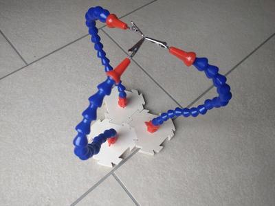 Third Hand Solder Help – universal Holder for Wires, PCBs and alike (printable and routables Files available!)
