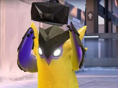 Wingman from Valorant carrying the Spike