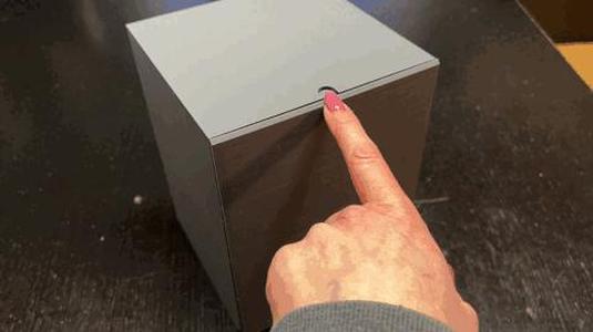 Self-closing trash can