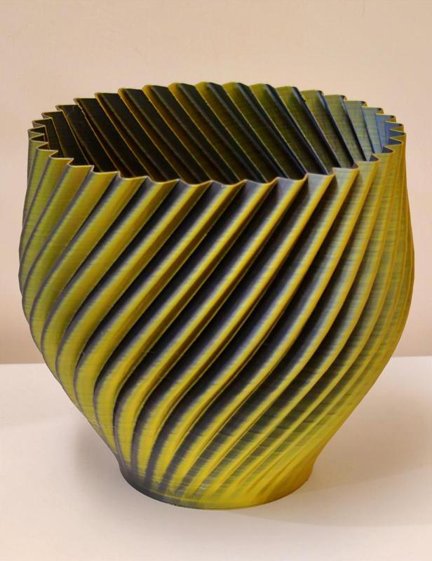 Tortile vase - dual silk PLA 