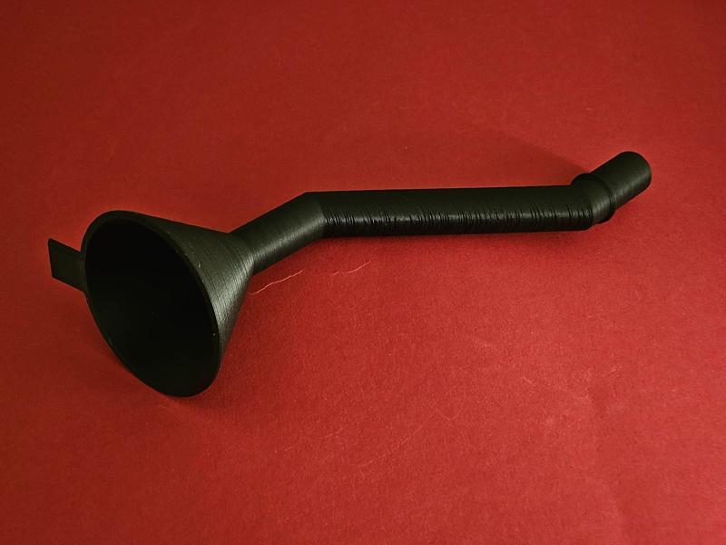 Funnel for hard-to-reach filling spouts e.g. cars