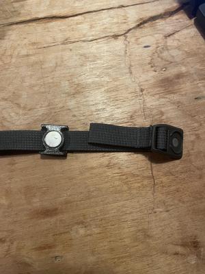 Magnetic clip for osprey water hose for camelbak