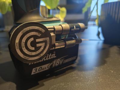 Makita bit holder with adaption for Magnetto magnet