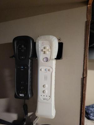 Nintendo WiiMote Dual Controller Wall Mount