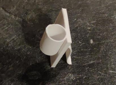 Brewing Helper: holder for a beer brewing hose
