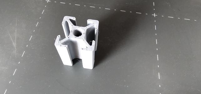 Aluminiumprofil Nut 6mm 20x20mm Typ B mit durchgehendem M5 Innengewinde / Aluminum Profile Extrusion 20x20mmU6 Type B with full inner M5 thread