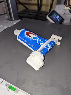 toothpaste squeezer 9b