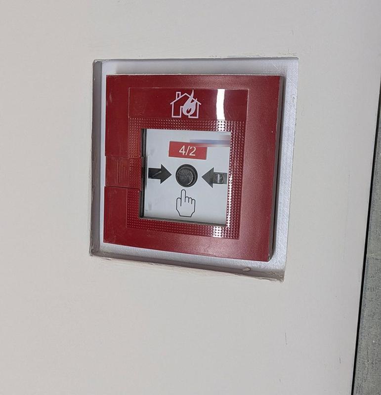 Flush-mounted frame for BMA button