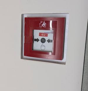 Flush-mounted frame for BMA button