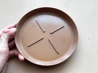 Simple plant pot tray, plate