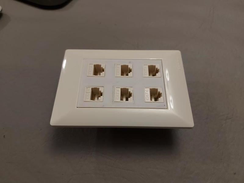Patchpanel 6 bocas jacks ethernet  compatible Cambre (pachera)