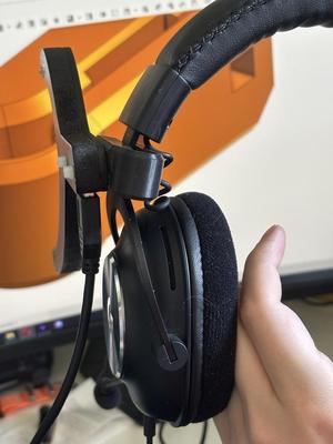 Headset clip for homemade IR-tracking system