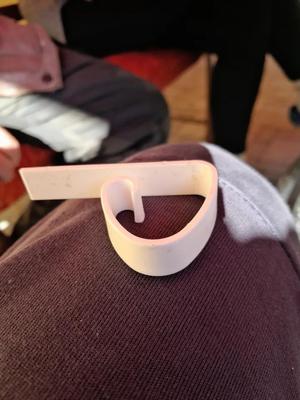 CLIP FOR CHIPS OR TABLECLOTH HOLDER   