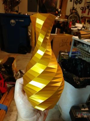 Low-poly Rose Twist Vase
