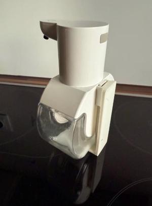 Wall mount for automatic soap dispenser