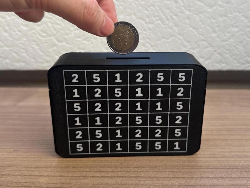 Piggy bank, money box, 100€, piggy bank with goal
