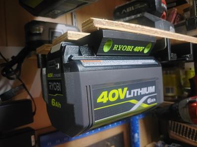 RYOBI 40V BATTERY HOLDER