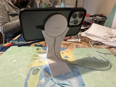iPhone Anker Magsafe Fast Charger Holder (Model No. A2565)