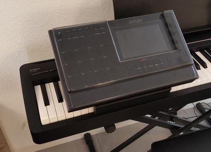 Sliding Stand for Akai MPC Live II on Kawai ES120