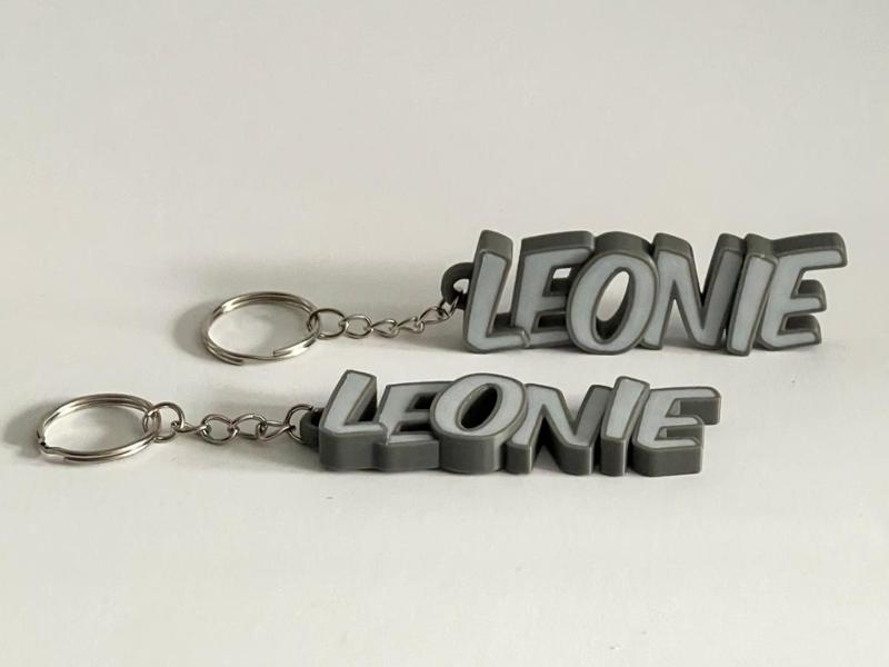 Beautiful key chain with the name LEONIE
