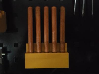 Woodcarving knife and screwdriver holder, designed for pegboards with 28mm spacing between square holes