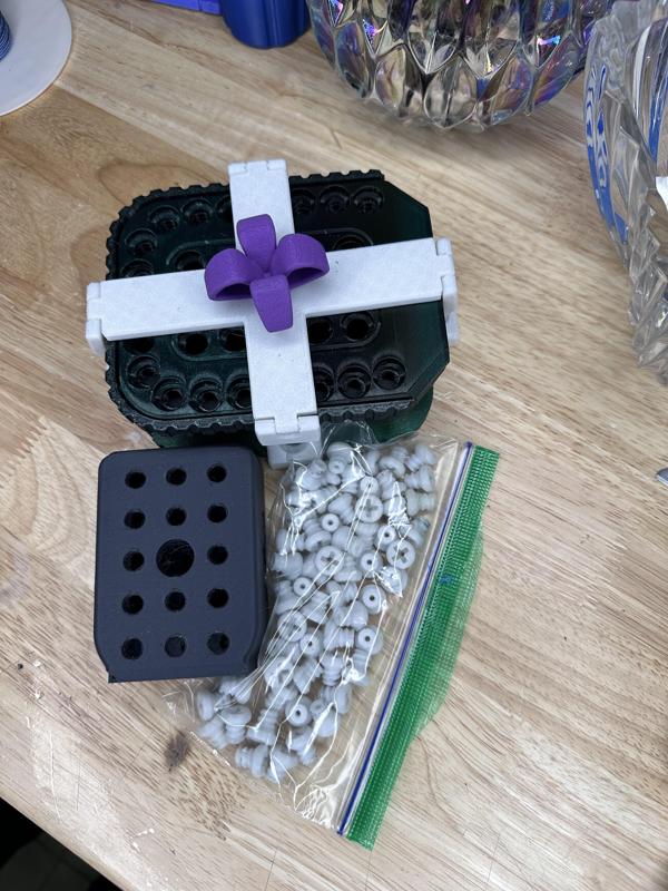 Annoying Mini Gift Box #2 - Print in Place, Articulates, Cash or Card gift boxes