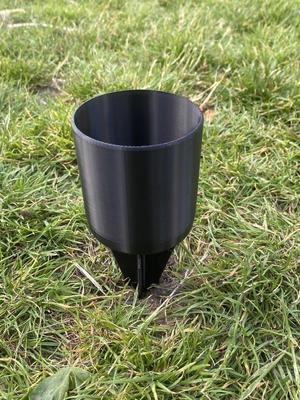  Grounded & Chill – The Spike-In Beer Holder 
