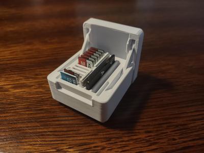 Hinged SD / microSD Card Box - Gridfinity compatible, latching, print-in-place