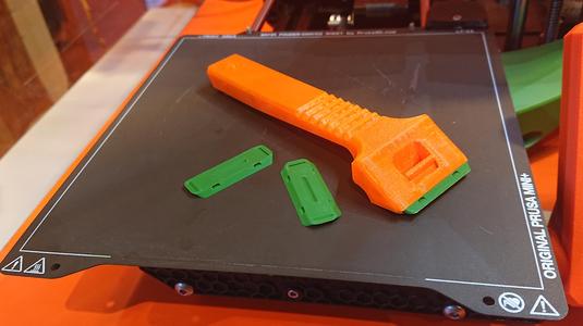 Ergonomic Bed Scraper