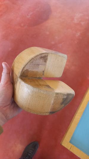 Geometric puzzle: five quarters of a cylinder through a two-square slit