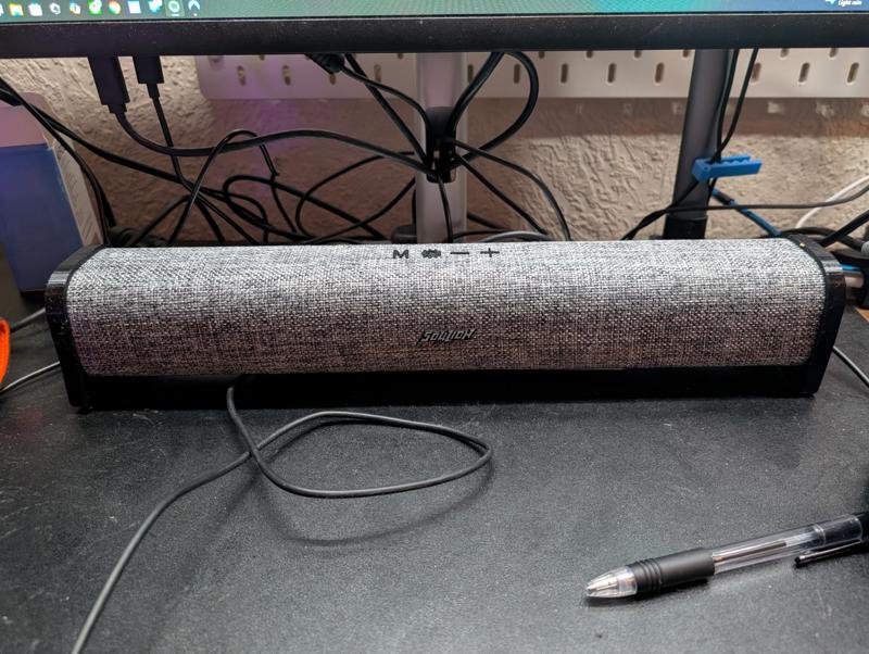 Soulion R100 USB/Bluetooth speaker stand