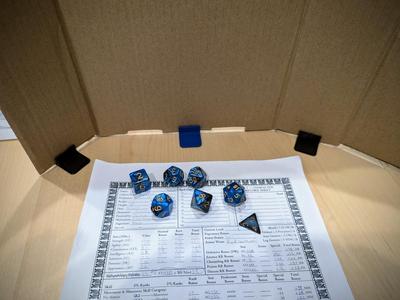 Clip on feet for cardboard gaming barriers.