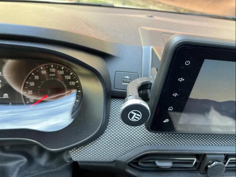 dacia phone holder 