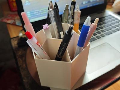 Pen holder 
