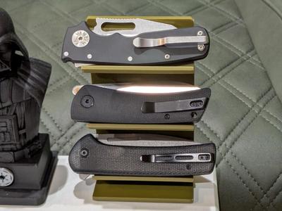 Pocket Knife Display - Stand type for 3 knives
